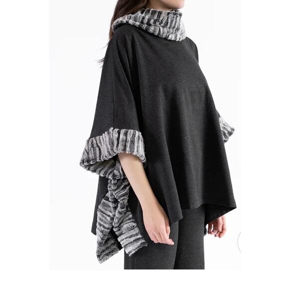 Capote SIAN Boho Cowl Neck Square Bamboo Fleece Poncho with Faux Fur Trim Sz S/M - Picture 5 of 13